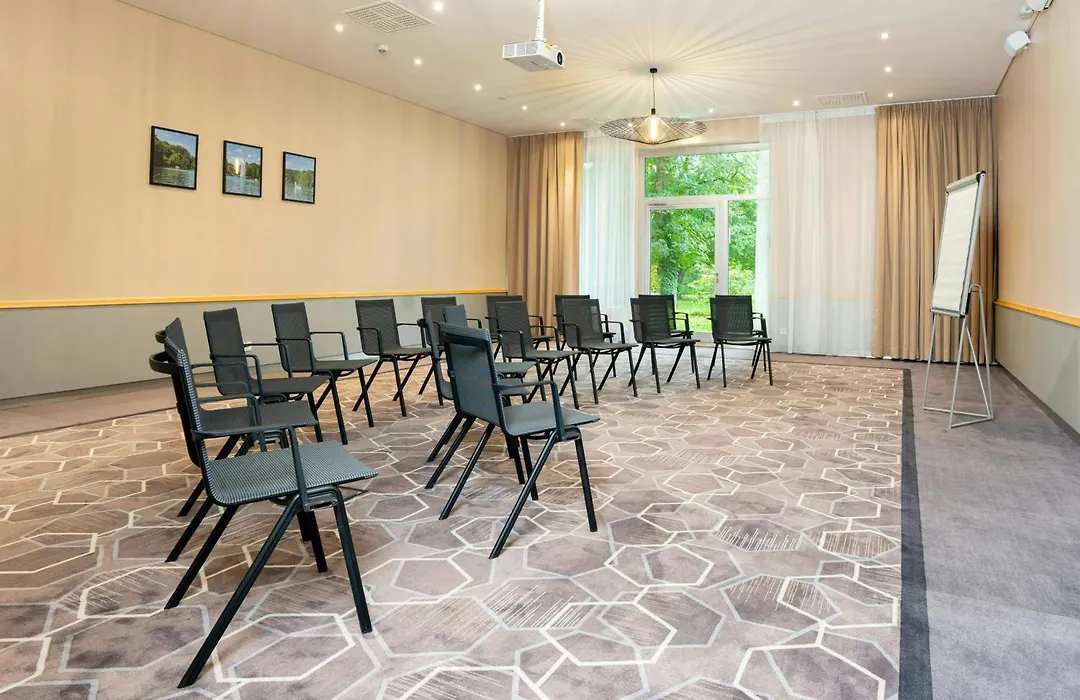 Leonardo Royal Hotel Köln - Am Stadtwald-1